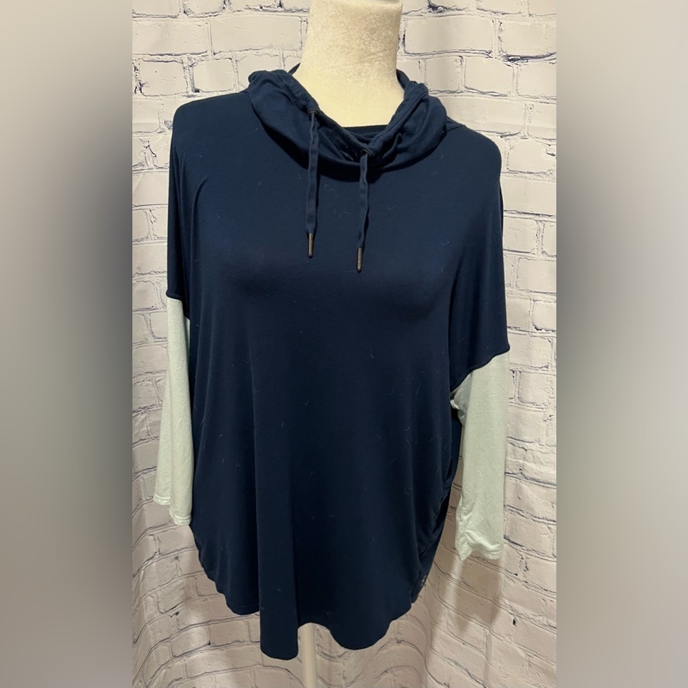 Gaiam " Ava Cowl Hoodie" Color Block Quarter Sleeve Athletic Top size medium